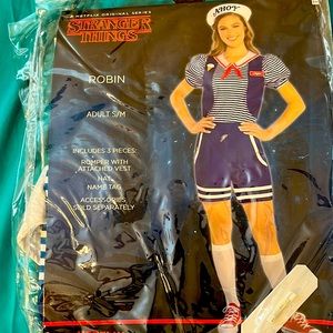 Robin from stranger things costume. No stains